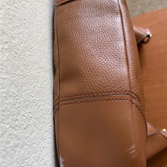 Michael Kors Lillian Medium
Shoulder - Picture 9 of 15